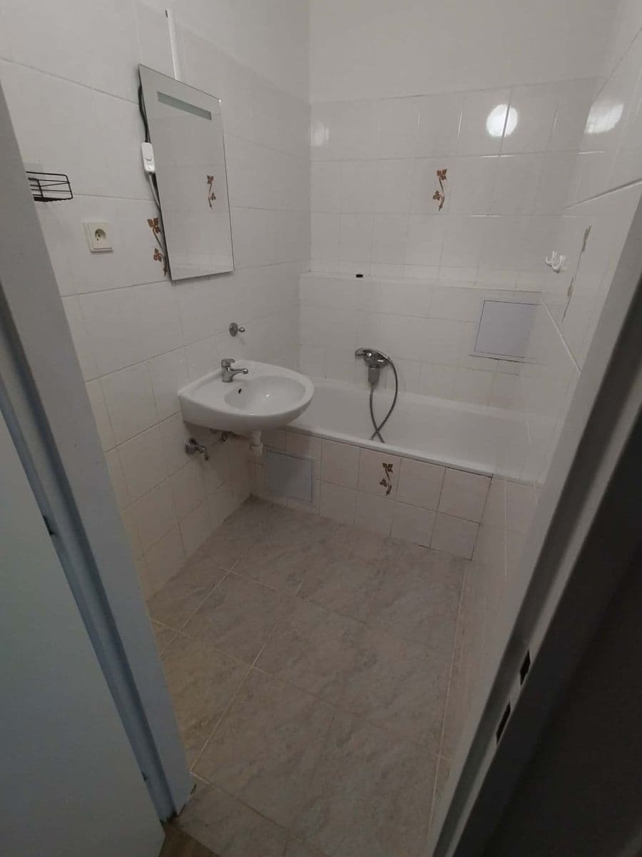 Pronájem bytu 2+kk 40 m², Krakovská, Kralupy nad Vltavou, Středočeský kraj Pronájem bytu 2+kk 40 m², Krakovská, Kralupy nad Vltavou, Středočeský kraj