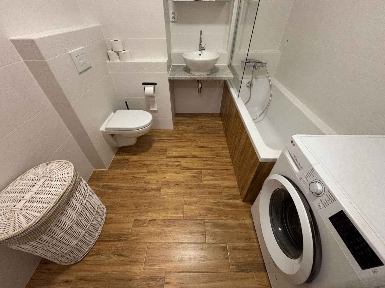 Pronájem bytu 1+kk 36 m², Za Valem, Praha, Praha Pronájem bytu 1+kk 36 m², Za Valem, Praha, Praha