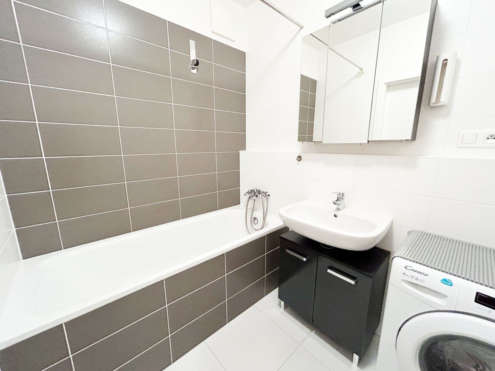 Pronájem bytu 3+kk 32 m², U Hostavického potoka, Praha, Praha Pronájem bytu 3+kk 32 m², U Hostavického potoka, Praha, Praha