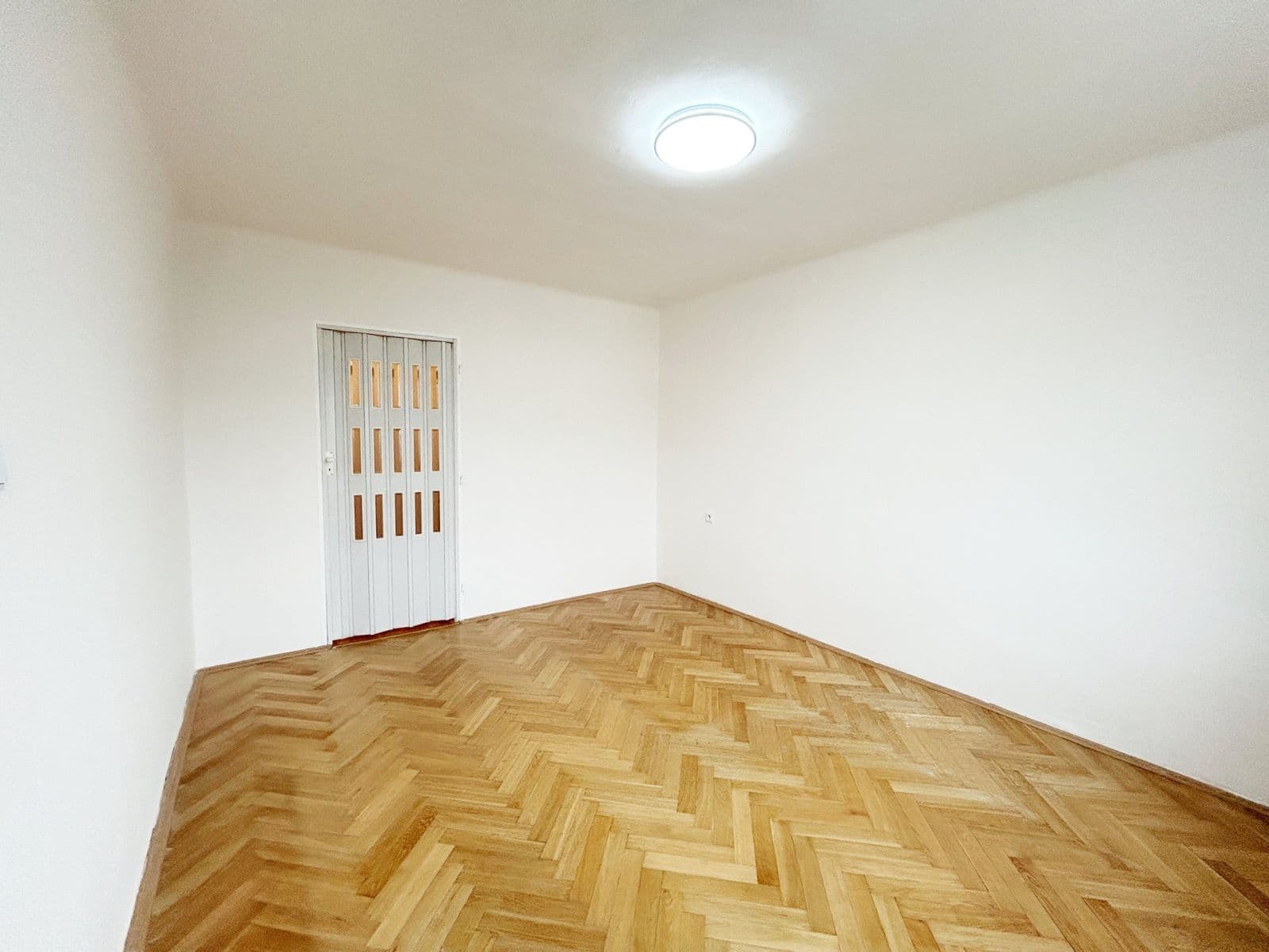 Pronájem bytu 2+1 45 m², 9. května, Týnec nad Sázavou, Středočeský kraj Pronájem bytu 2+1 45 m², 9. května, Týnec nad Sázavou, Středočeský kraj
