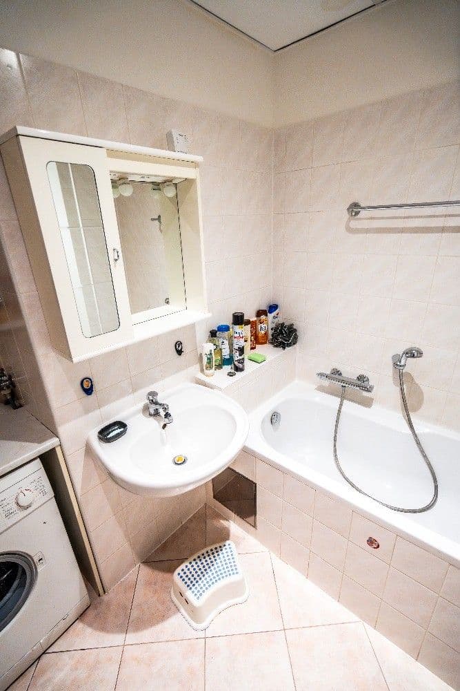 Pronájem bytu 3+1 103 m², Lotyšská, Praha, Praha Pronájem bytu 3+1 103 m², Lotyšská, Praha, Praha