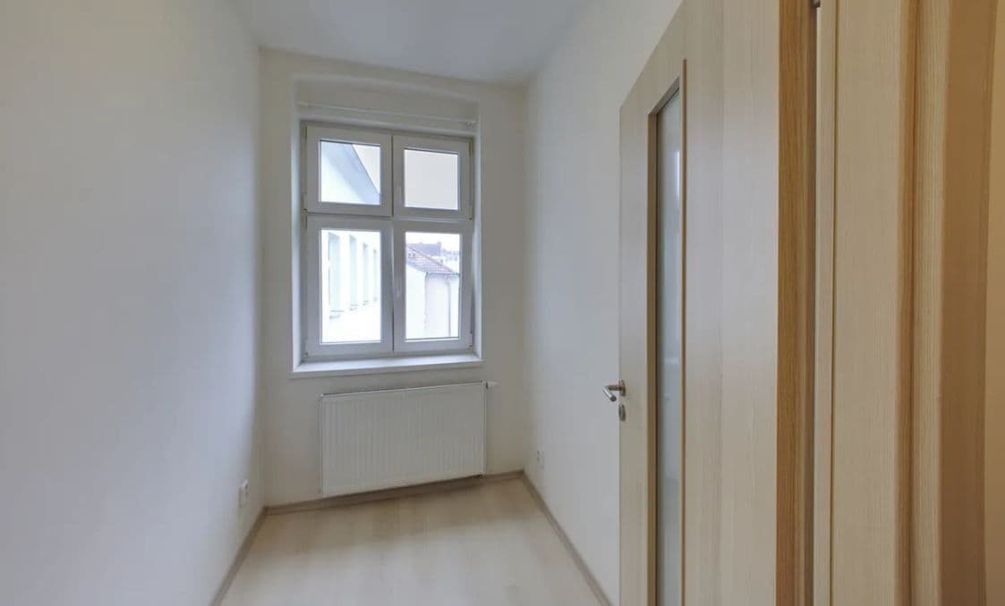 Pronájem bytu 1+1 56 m², Tovární, Plzeň, Plzeňský kraj Pronájem bytu 1+1 56 m², Tovární, Plzeň, Plzeňský kraj