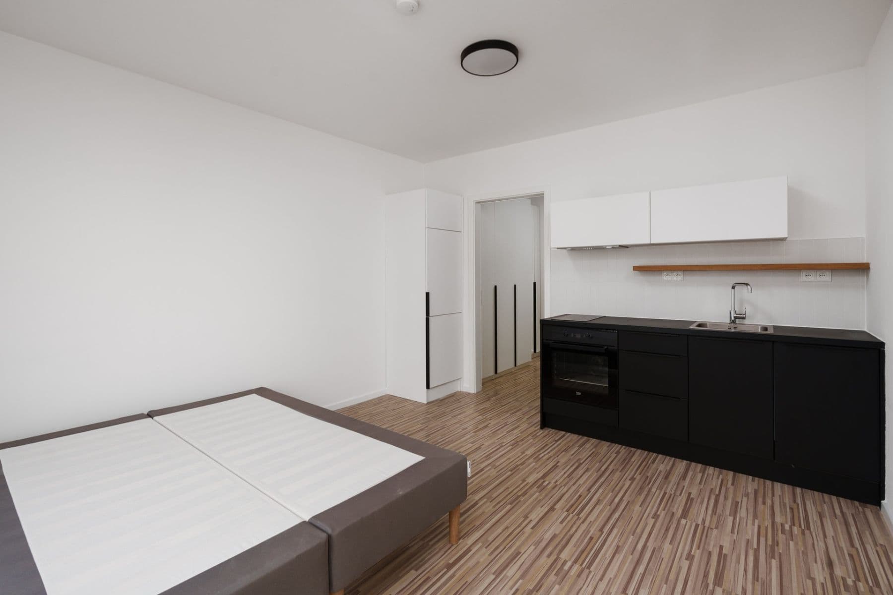 Pronájem bytu 1+kk 25 m², Novovysočanská, Praha, Praha Pronájem bytu 1+kk 25 m², Novovysočanská, Praha, Praha