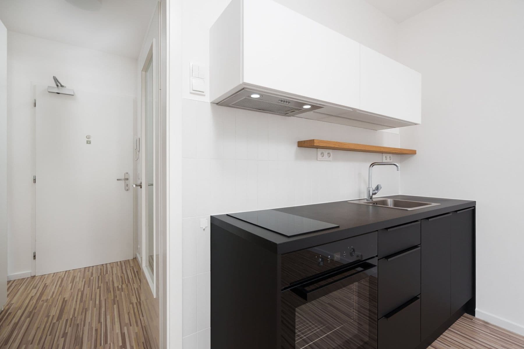 Pronájem bytu 1+kk 25 m², Novovysočanská, Praha, Praha Pronájem bytu 1+kk 25 m², Novovysočanská, Praha, Praha
