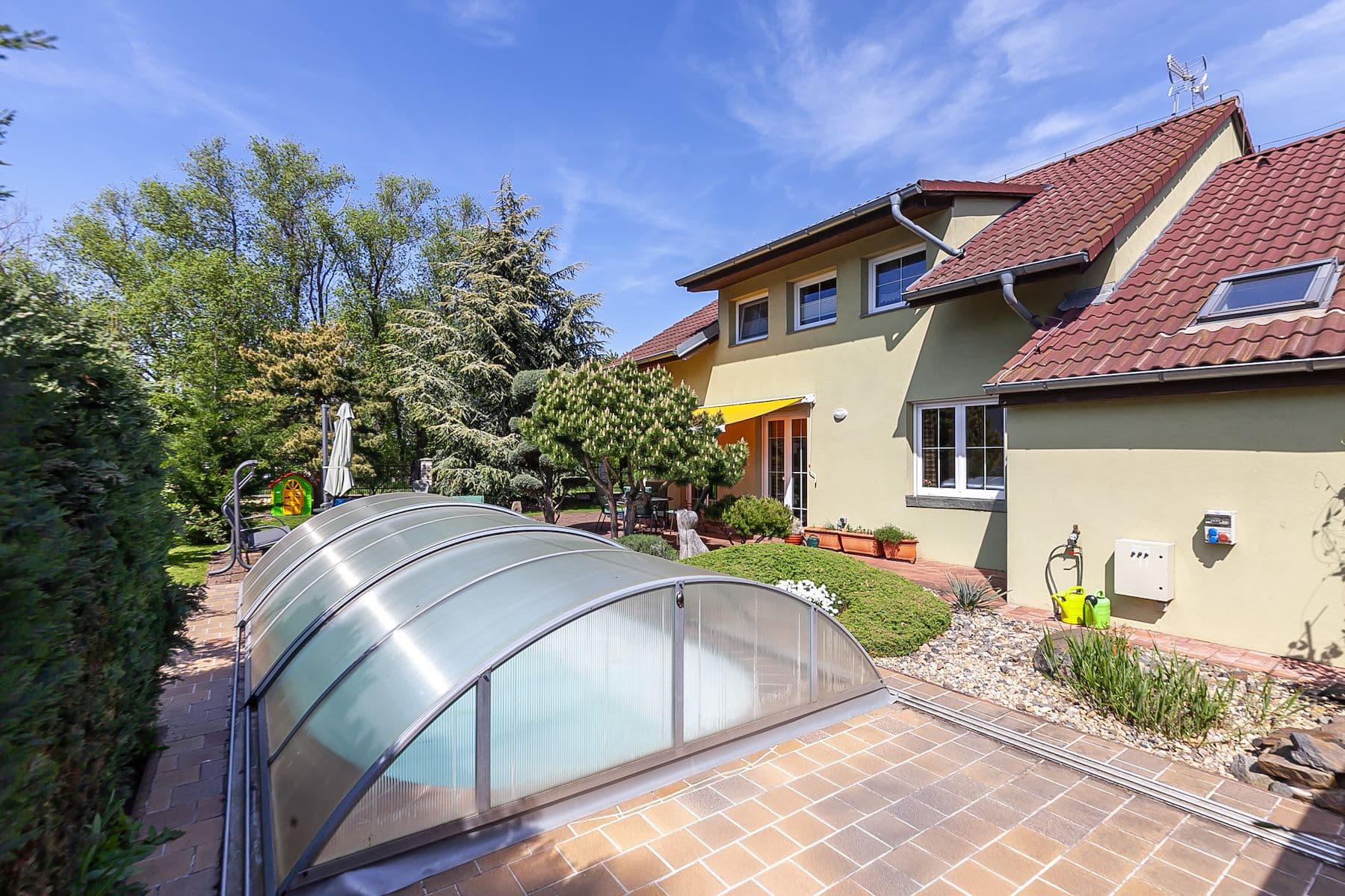 Prodej domu 270 m², pozemek 598 m², K Remízku, Vestec, Středočeský kraj Prodej domu 270 m², pozemek 598 m², K Remízku, Vestec, Středočeský kraj