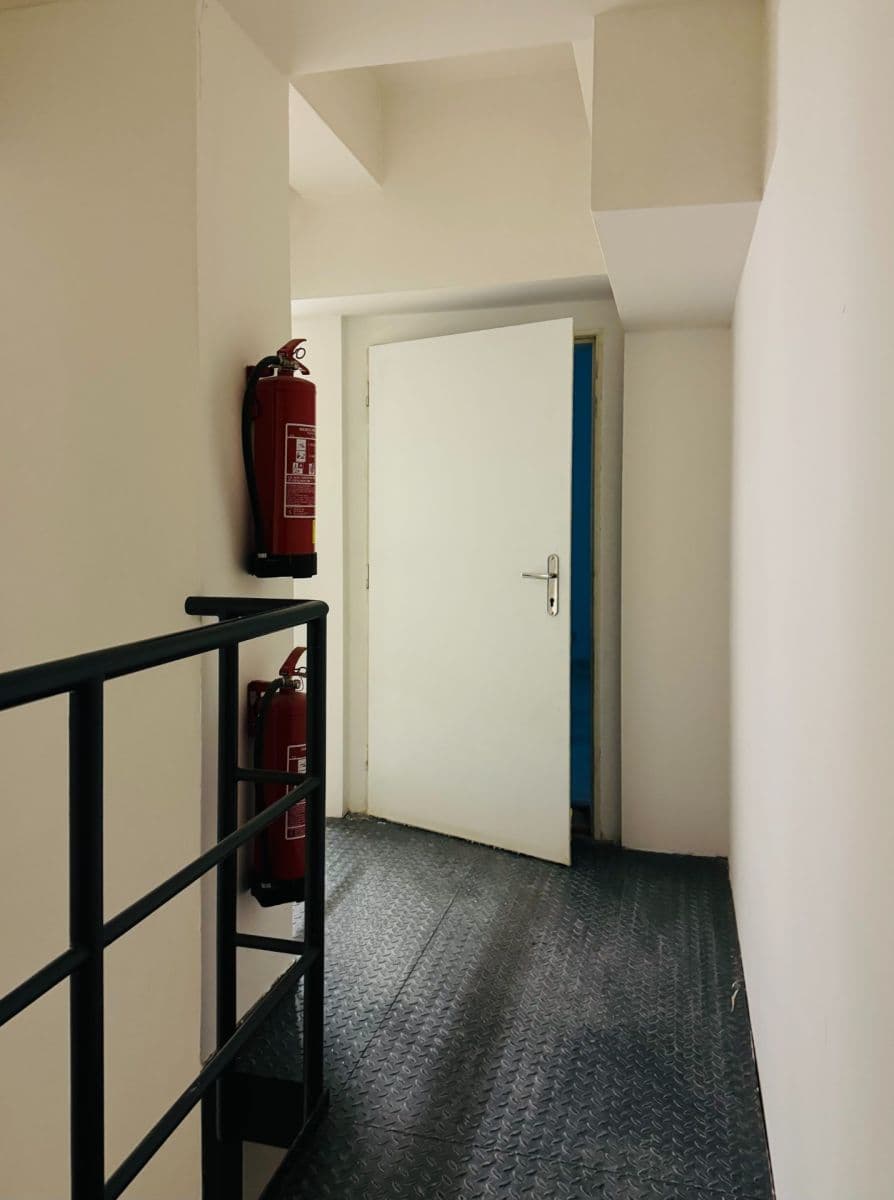 Pronájem nebytového prostoru 107 m², Vlašská, Praha, Praha Pronájem nebytového prostoru 107 m², Vlašská, Praha, Praha