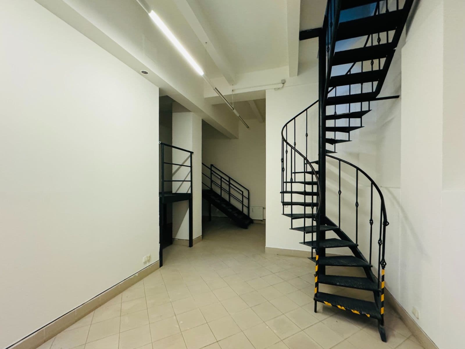 Pronájem nebytového prostoru 107 m², Vlašská, Praha, Praha Pronájem nebytového prostoru 107 m², Vlašská, Praha, Praha