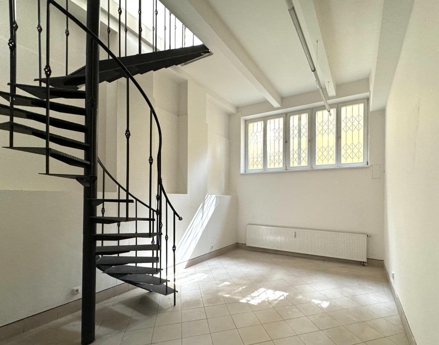 Pronájem nebytového prostoru 107 m², Vlašská, Praha, Praha Pronájem nebytového prostoru 107 m², Vlašská, Praha, Praha