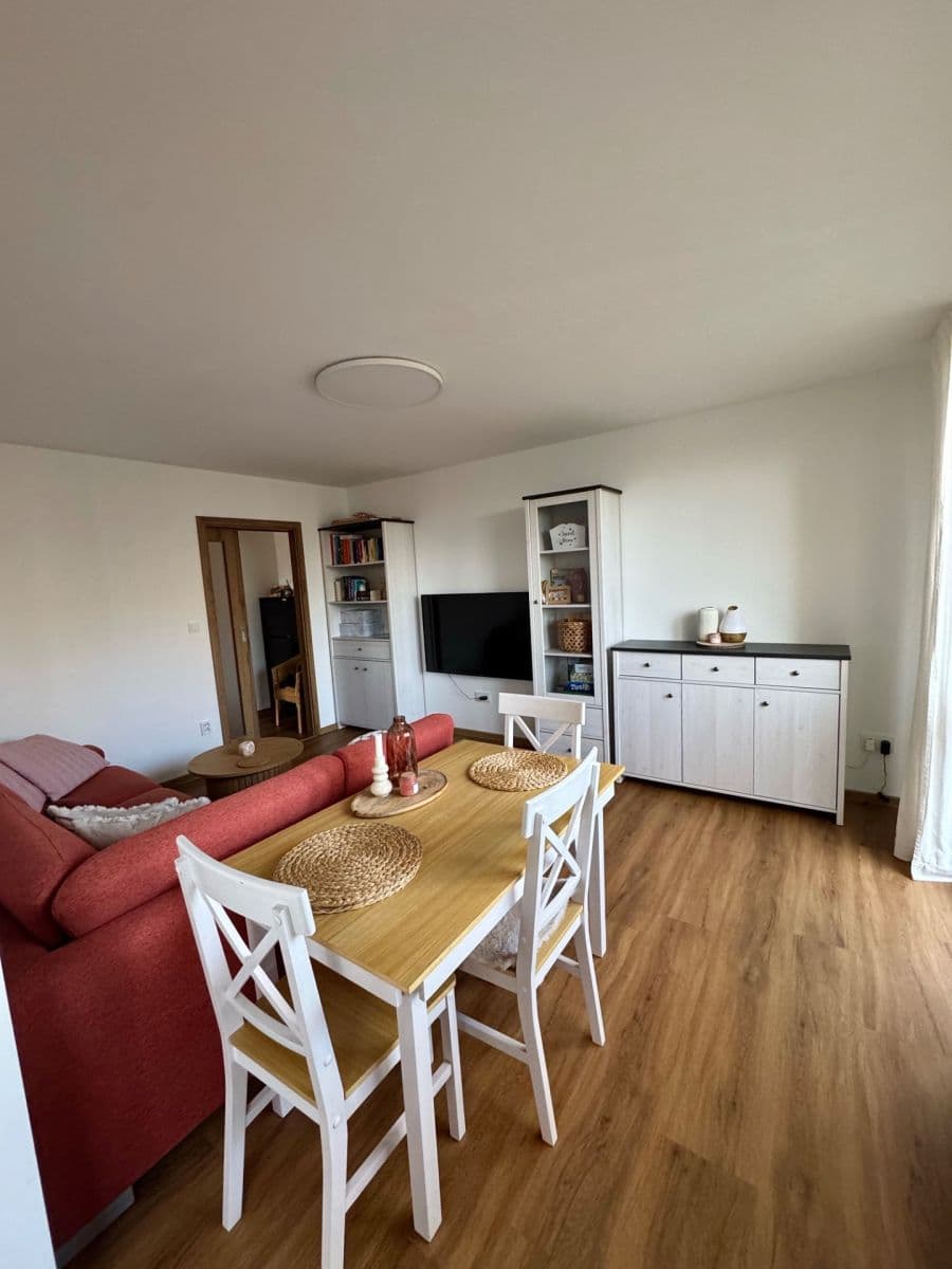 Pronájem bytu 3+1 65 m², Oděská, Rožnov pod Radhoštěm, Zlínský kraj Pronájem bytu 3+1 65 m², Oděská, Rožnov pod Radhoštěm, Zlínský kraj