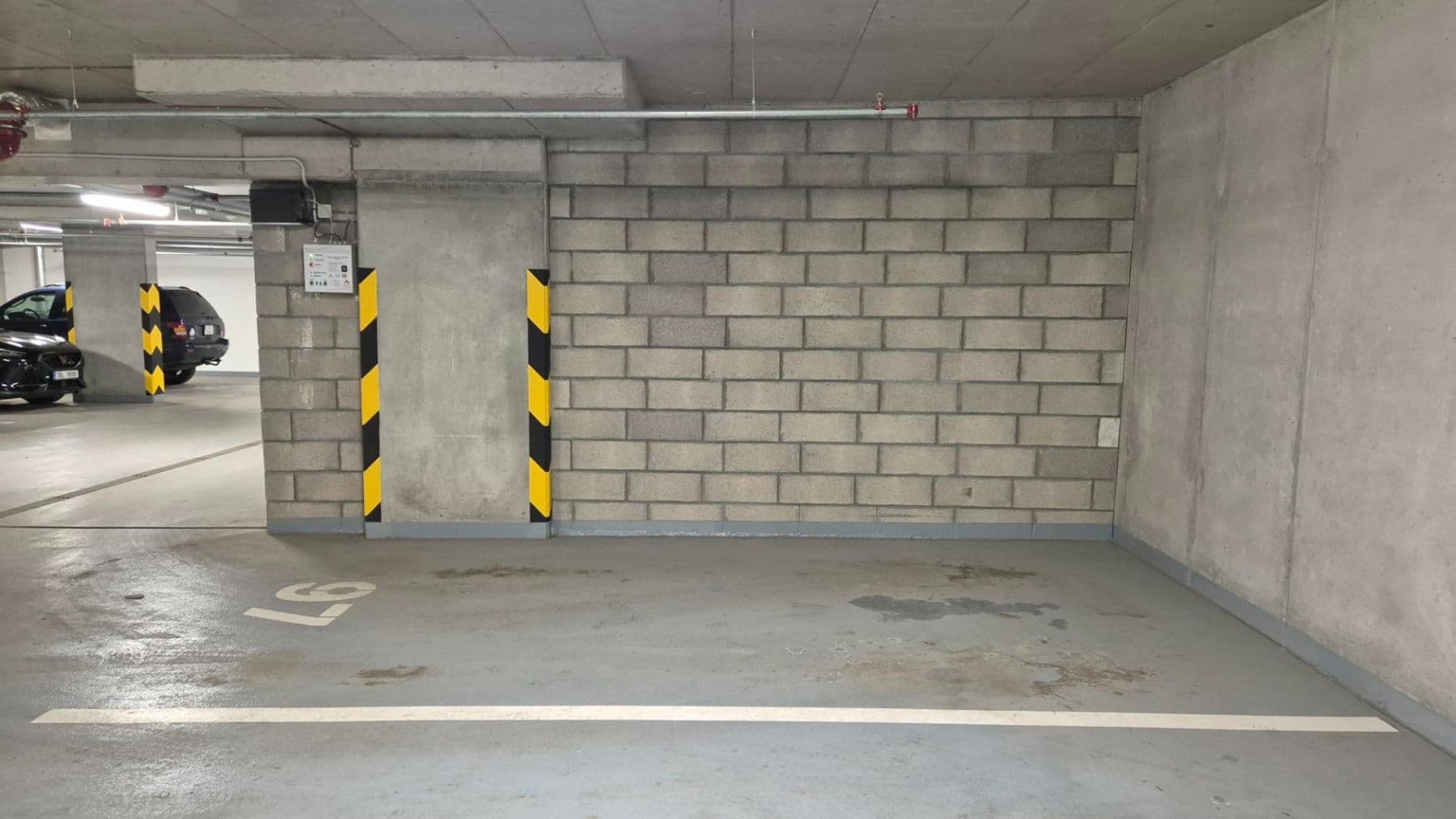 Pronájem garáže 14 m², Bratislavská, Brno, Jihomoravský kraj Pronájem garáže 14 m², Bratislavská, Brno, Jihomoravský kraj