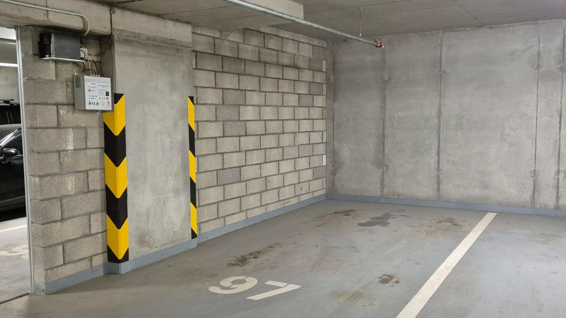 Pronájem garáže 14 m², Bratislavská, Brno, Jihomoravský kraj Pronájem garáže 14 m², Bratislavská, Brno, Jihomoravský kraj