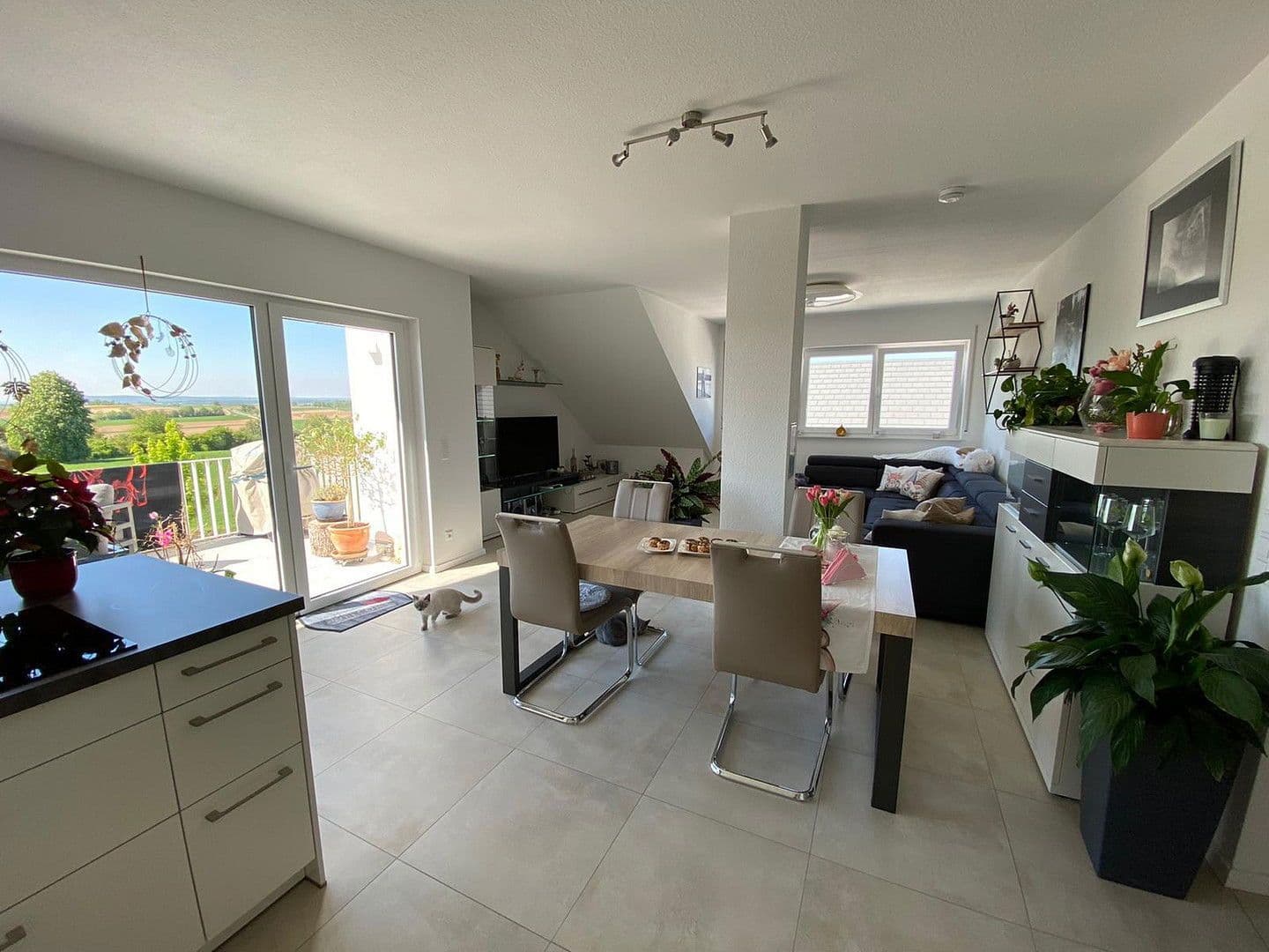 Pronájem bytu 3+1 115 m², Erhard Schnepf Straße 2, Bad Wimpfen, Bádensko-Württembersko Pronájem bytu 3+1 115 m², Erhard Schnepf Straße 2, Bad Wimpfen, Bádensko-Württembersko