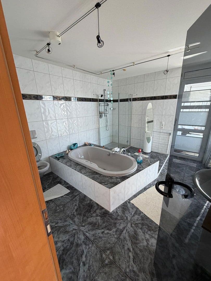 Pronájem bytu 4+1 147 m², Bietigheim-Bissingen, Bádensko-Württembersko Pronájem bytu 4+1 147 m², Bietigheim-Bissingen, Bádensko-Württembersko