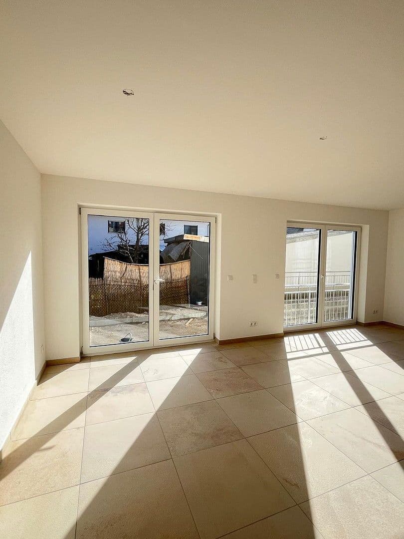 Pronájem domu 174 m², pozemek 100 m², Schloßstraße 43, Egmating, Bavorsko Pronájem domu 174 m², pozemek 100 m², Schloßstraße 43, Egmating, Bavorsko