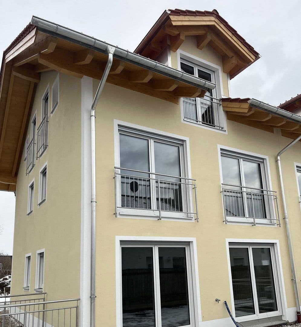 Pronájem domu 174 m², pozemek 100 m², Schloßstraße 43, Egmating, Bavorsko Pronájem domu 174 m², pozemek 100 m², Schloßstraße 43, Egmating, Bavorsko