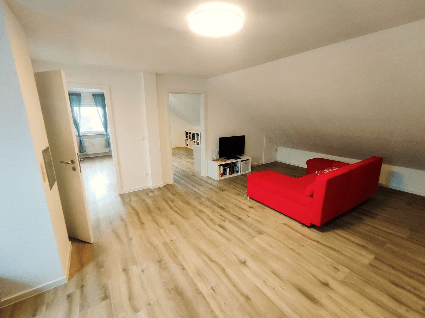Pronájem bytu 6+1 120 m², Machtolsheimer Weg 4, Laichingen, Bádensko-Württembersko Pronájem bytu 6+1 120 m², Machtolsheimer Weg 4, Laichingen, Bádensko-Württembersko