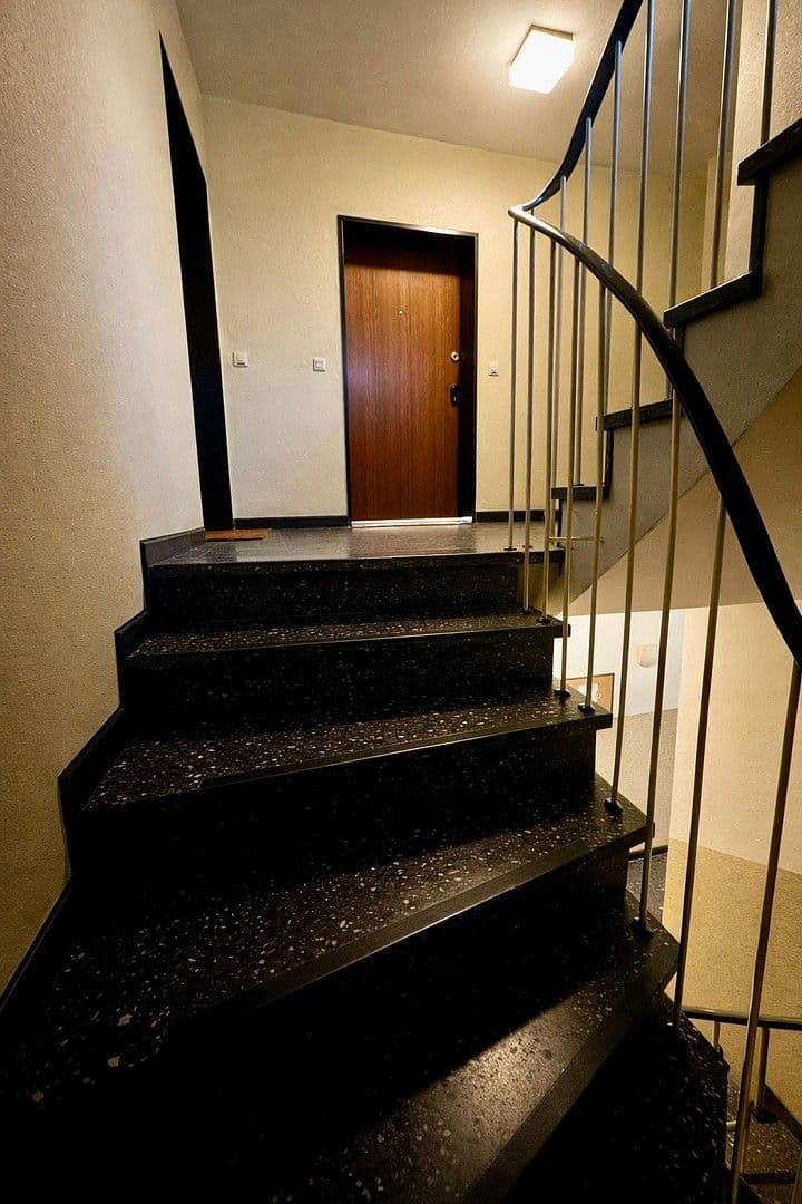 Prodej bytu 2+1 70 m², Düsseldorf, Severní Porýní-Vestfálsko Prodej bytu 2+1 70 m², Düsseldorf, Severní Porýní-Vestfálsko