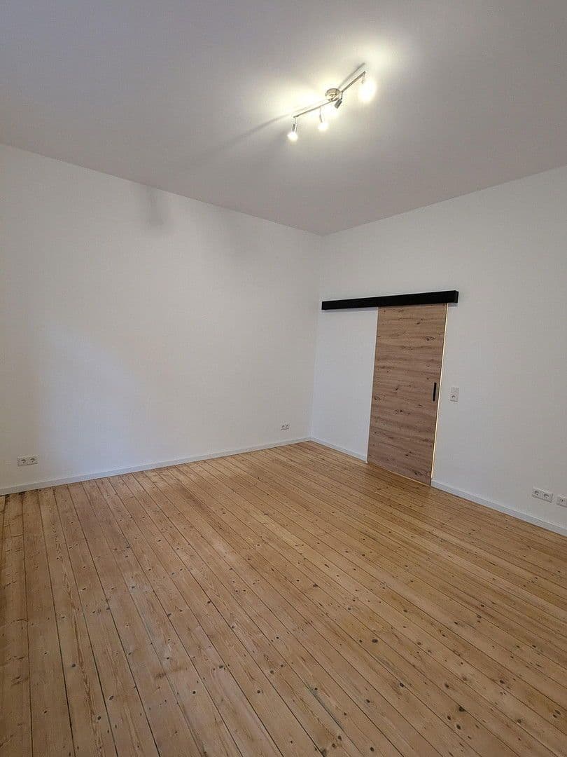 Pronájem bytu 2+1 45 m², Oppauerstr.36, Mannheim, Bádensko-Württembersko Pronájem bytu 2+1 45 m², Oppauerstr.36, Mannheim, Bádensko-Württembersko