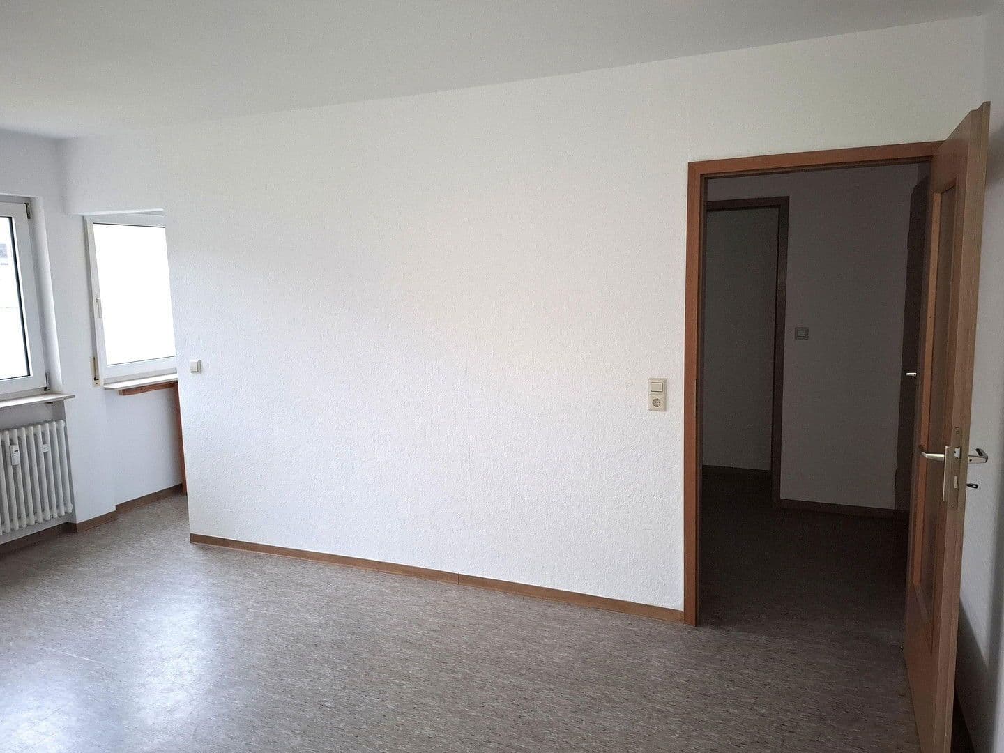 Pronájem bytu 1+1 30 m², Hirschstr. 36, Karlsruhe, Bádensko-Württembersko Pronájem bytu 1+1 30 m², Hirschstr. 36, Karlsruhe, Bádensko-Württembersko