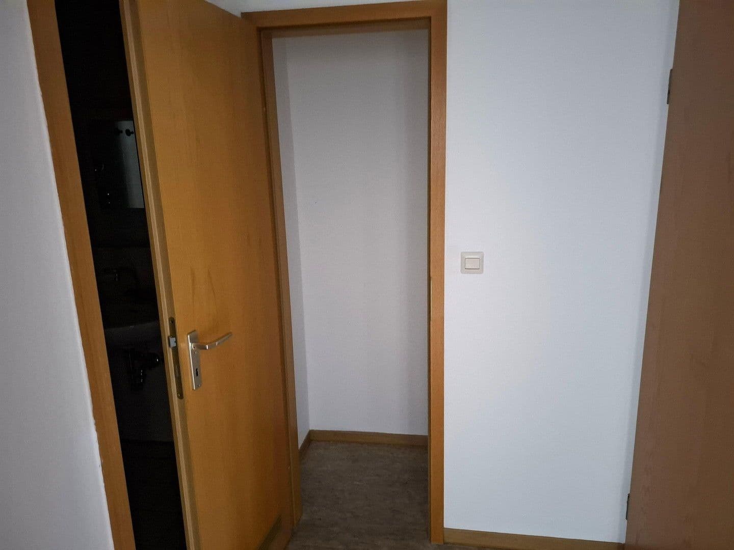 Pronájem bytu 1+1 30 m², Hirschstr. 36, Karlsruhe, Bádensko-Württembersko Pronájem bytu 1+1 30 m², Hirschstr. 36, Karlsruhe, Bádensko-Württembersko