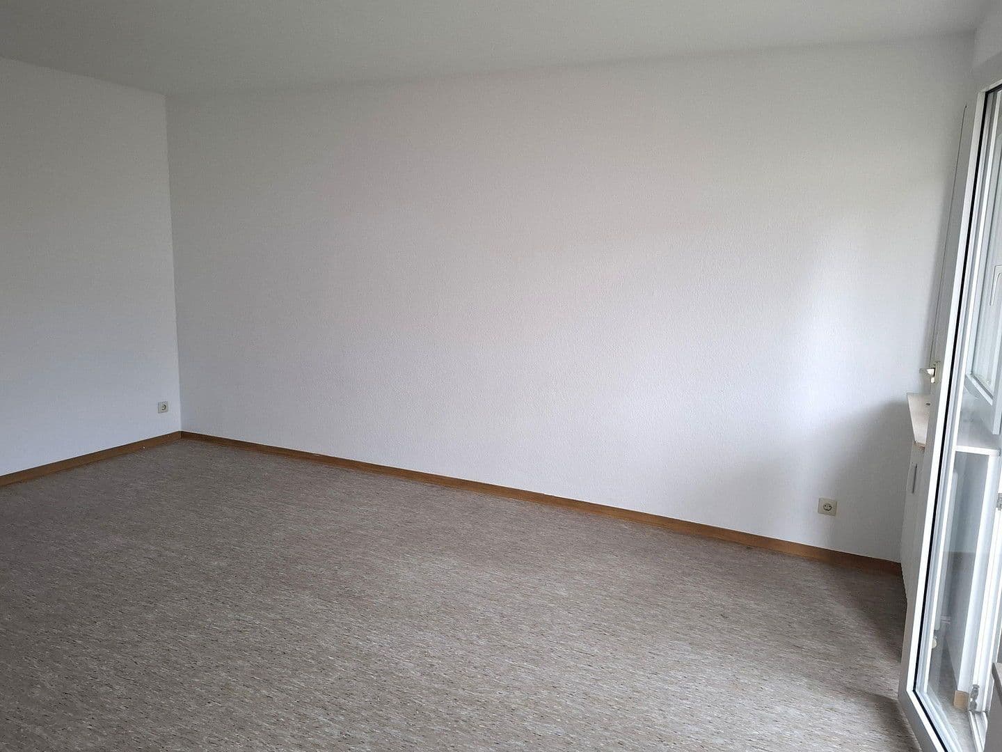 Pronájem bytu 1+1 30 m², Hirschstr. 36, Karlsruhe, Bádensko-Württembersko Pronájem bytu 1+1 30 m², Hirschstr. 36, Karlsruhe, Bádensko-Württembersko