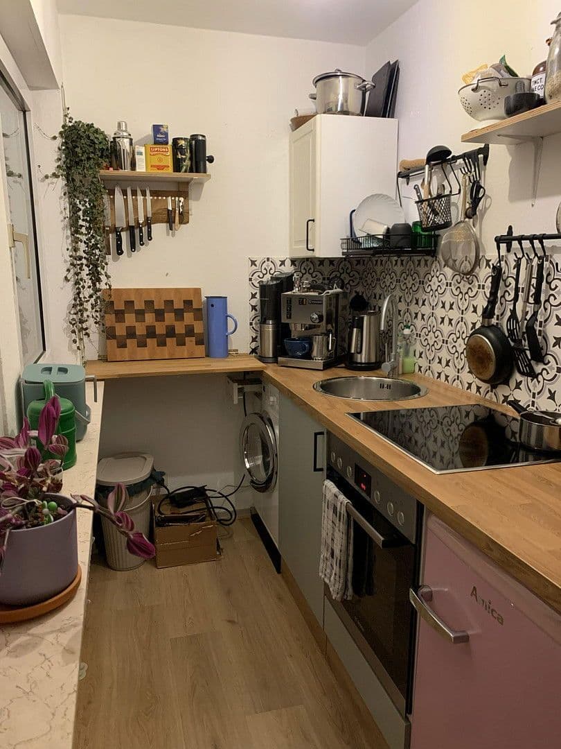 Pronájem bytu 1+1 30 m², Hirschstr. 36, Karlsruhe, Bádensko-Württembersko Pronájem bytu 1+1 30 m², Hirschstr. 36, Karlsruhe, Bádensko-Württembersko