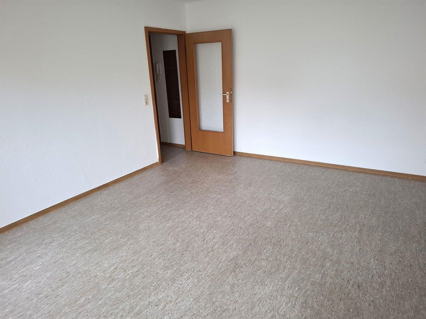 Pronájem bytu 1+1 30 m², Hirschstr. 36, Karlsruhe, Bádensko-Württembersko Pronájem bytu 1+1 30 m², Hirschstr. 36, Karlsruhe, Bádensko-Württembersko