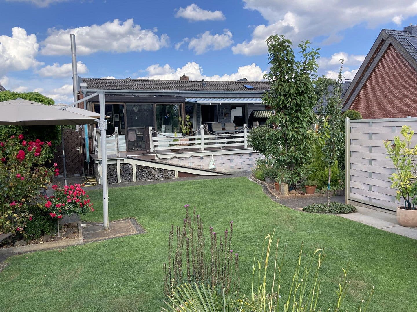 Prodej domu 125 m², pozemek 880 m², Weyhe, Dolní Sasko Prodej domu 125 m², pozemek 880 m², Weyhe, Dolní Sasko