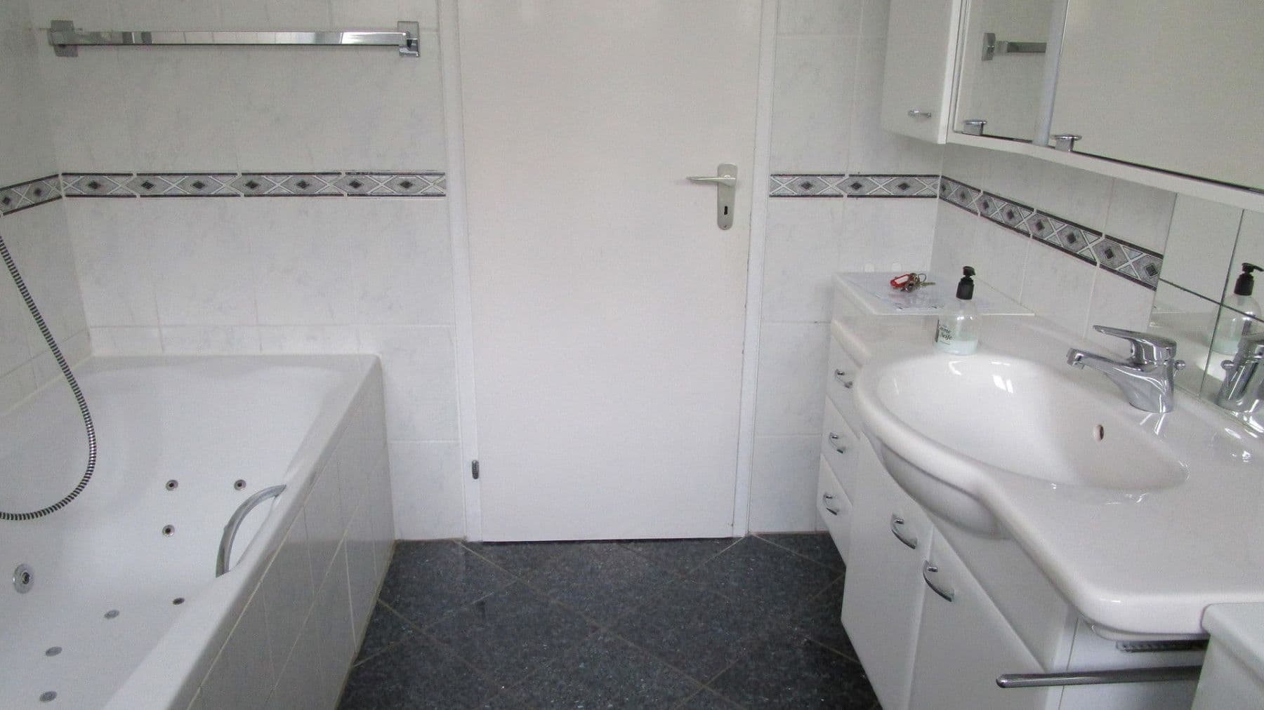 Pronájem bytu 5+1 140 m², Eschenweg, Koblenz, Porýní-Falc Pronájem bytu 5+1 140 m², Eschenweg, Koblenz, Porýní-Falc