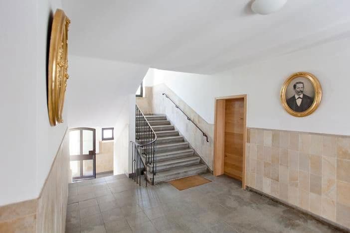 Prodej domu 510 m², pozemek 1.042 m², Neufahrner Straße 33, Rottenburg a. d. Laaber, Bavorsko Prodej domu 510 m², pozemek 1.042 m², Neufahrner Straße 33, Rottenburg a. d. Laaber, Bavorsko