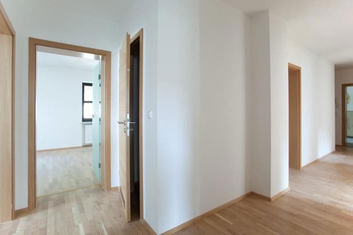 Prodej domu 510 m², pozemek 1.042 m², Neufahrner Straße 33, Rottenburg a. d. Laaber, Bavorsko Prodej domu 510 m², pozemek 1.042 m², Neufahrner Straße 33, Rottenburg a. d. Laaber, Bavorsko