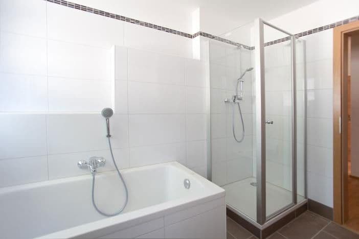 Prodej domu 510 m², pozemek 1.042 m², Neufahrner Straße 33, Rottenburg a. d. Laaber, Bavorsko Prodej domu 510 m², pozemek 1.042 m², Neufahrner Straße 33, Rottenburg a. d. Laaber, Bavorsko