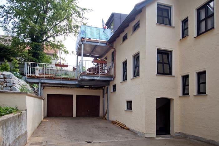 Prodej domu 510 m², pozemek 1.042 m², Neufahrner Straße 33, Rottenburg a. d. Laaber, Bavorsko Prodej domu 510 m², pozemek 1.042 m², Neufahrner Straße 33, Rottenburg a. d. Laaber, Bavorsko