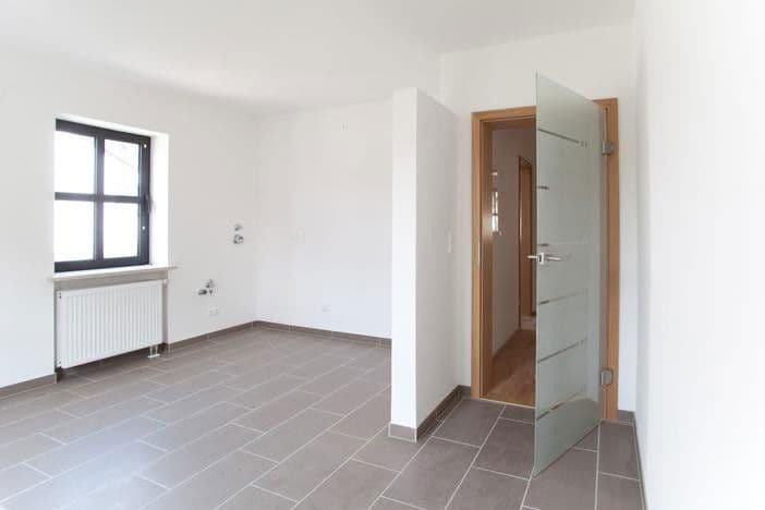 Prodej domu 510 m², pozemek 1.042 m², Neufahrner Straße 33, Rottenburg a. d. Laaber, Bavorsko Prodej domu 510 m², pozemek 1.042 m², Neufahrner Straße 33, Rottenburg a. d. Laaber, Bavorsko