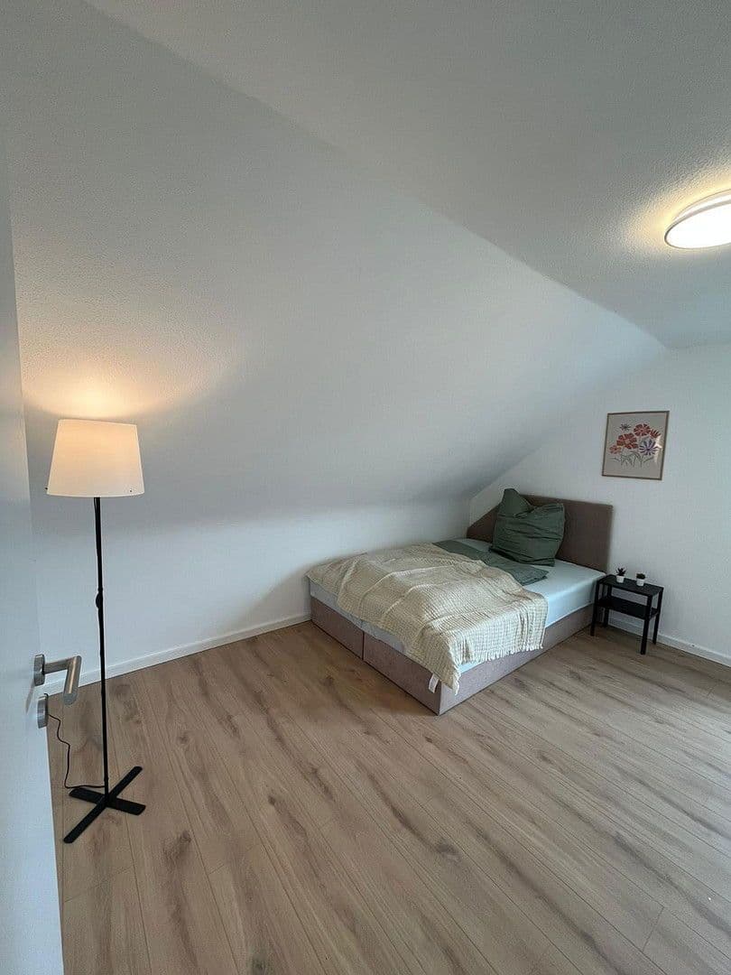 Pronájem bytu 4+1 15 m², Erlangen, Bavorsko Pronájem bytu 4+1 15 m², Erlangen, Bavorsko