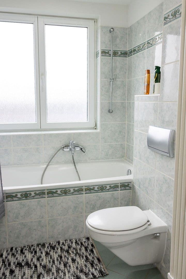 Pronájem bytu 2+1 55 m², Einödshofer Weg, Berlin, Berlín Pronájem bytu 2+1 55 m², Einödshofer Weg, Berlin, Berlín