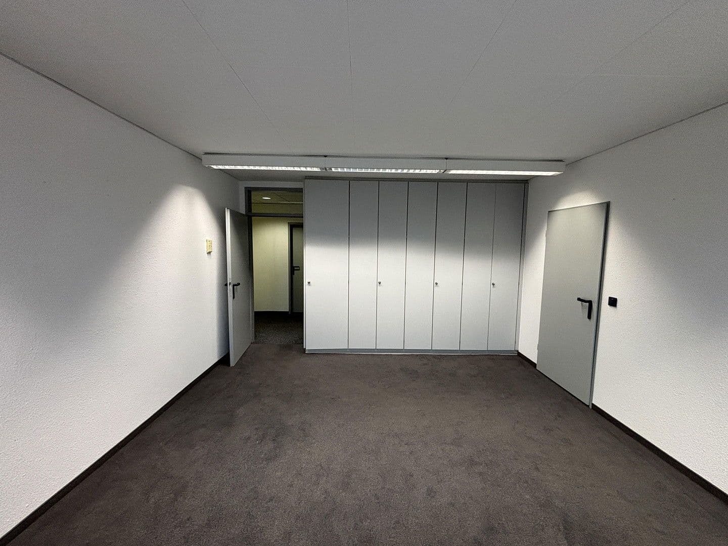 Pronájem kanceláře 600 m², Moselstr. 14, Neuss, Severní Porýní-Vestfálsko Pronájem kanceláře 600 m², Moselstr. 14, Neuss, Severní Porýní-Vestfálsko