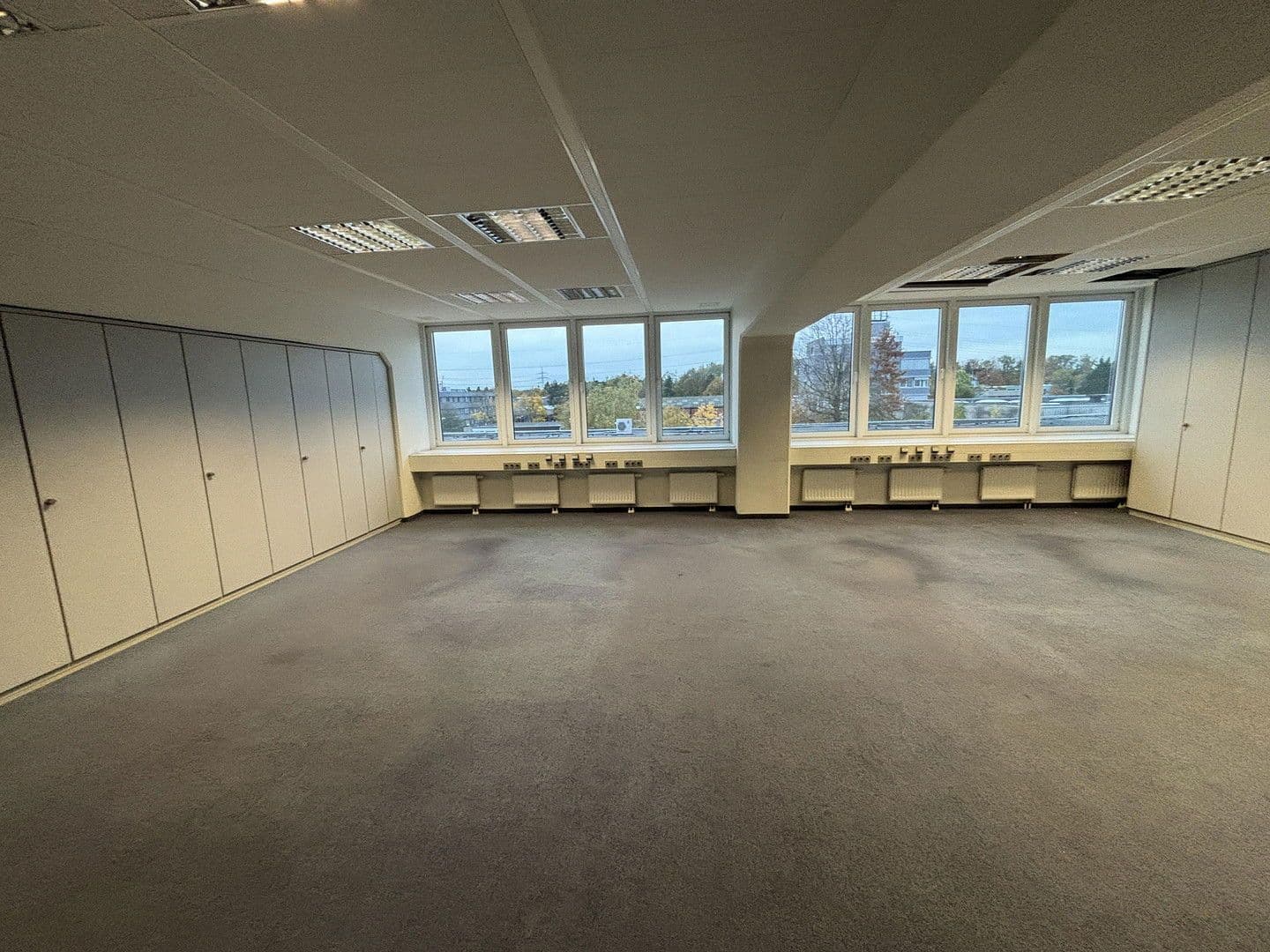 Pronájem kanceláře 600 m², Moselstr. 14, Neuss, Severní Porýní-Vestfálsko Pronájem kanceláře 600 m², Moselstr. 14, Neuss, Severní Porýní-Vestfálsko