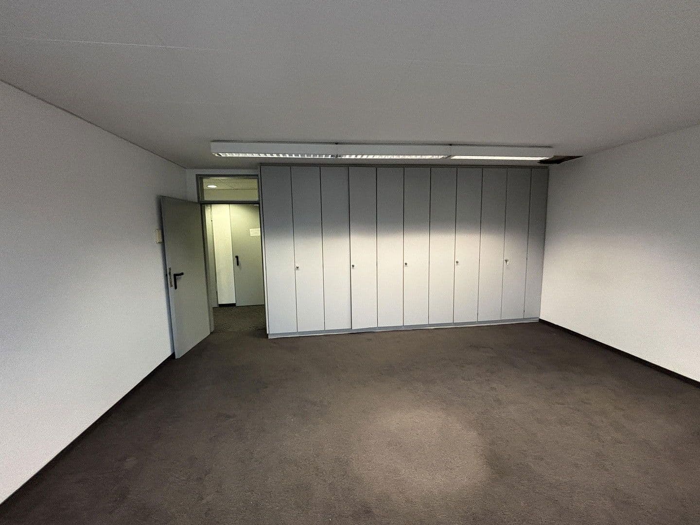 Pronájem kanceláře 600 m², Moselstr. 14, Neuss, Severní Porýní-Vestfálsko Pronájem kanceláře 600 m², Moselstr. 14, Neuss, Severní Porýní-Vestfálsko