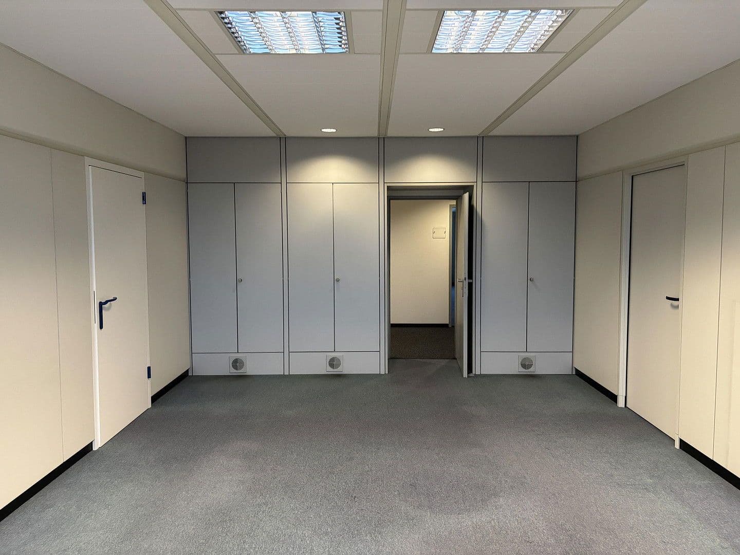 Pronájem kanceláře 600 m², Moselstr. 14, Neuss, Severní Porýní-Vestfálsko Pronájem kanceláře 600 m², Moselstr. 14, Neuss, Severní Porýní-Vestfálsko