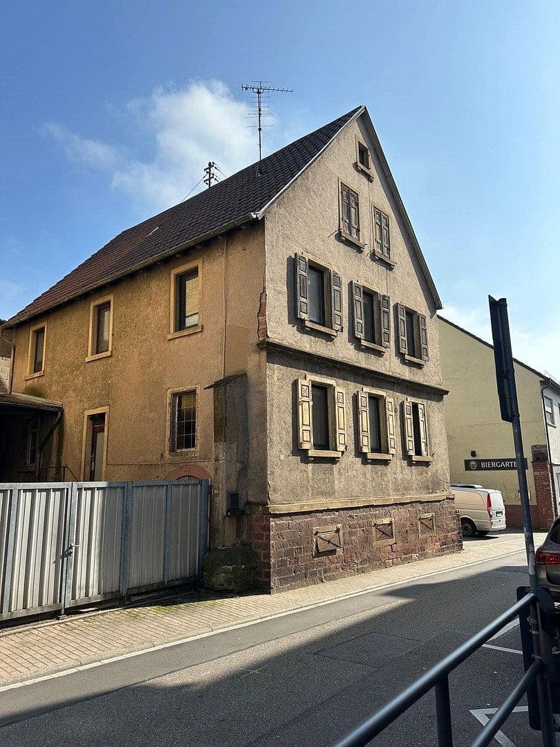 Prodej domu 162 m², pozemek 210 m², Nusslocher Str. 7, Leimen, Bádensko-Württembersko Prodej domu 162 m², pozemek 210 m², Nusslocher Str. 7, Leimen, Bádensko-Württembersko