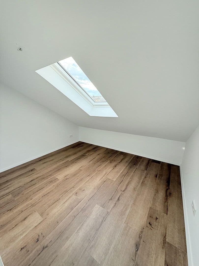 Pronájem bytu 2+kk 60 m², Brandenburger Str. 2, Esslingen am Neckar, Bádensko-Württembersko Pronájem bytu 2+kk 60 m², Brandenburger Str. 2, Esslingen am Neckar, Bádensko-Württembersko