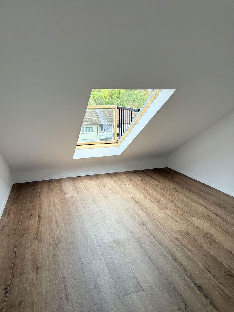 Pronájem bytu 2+kk 60 m², Brandenburger Str. 2, Esslingen am Neckar, Bádensko-Württembersko Pronájem bytu 2+kk 60 m², Brandenburger Str. 2, Esslingen am Neckar, Bádensko-Württembersko