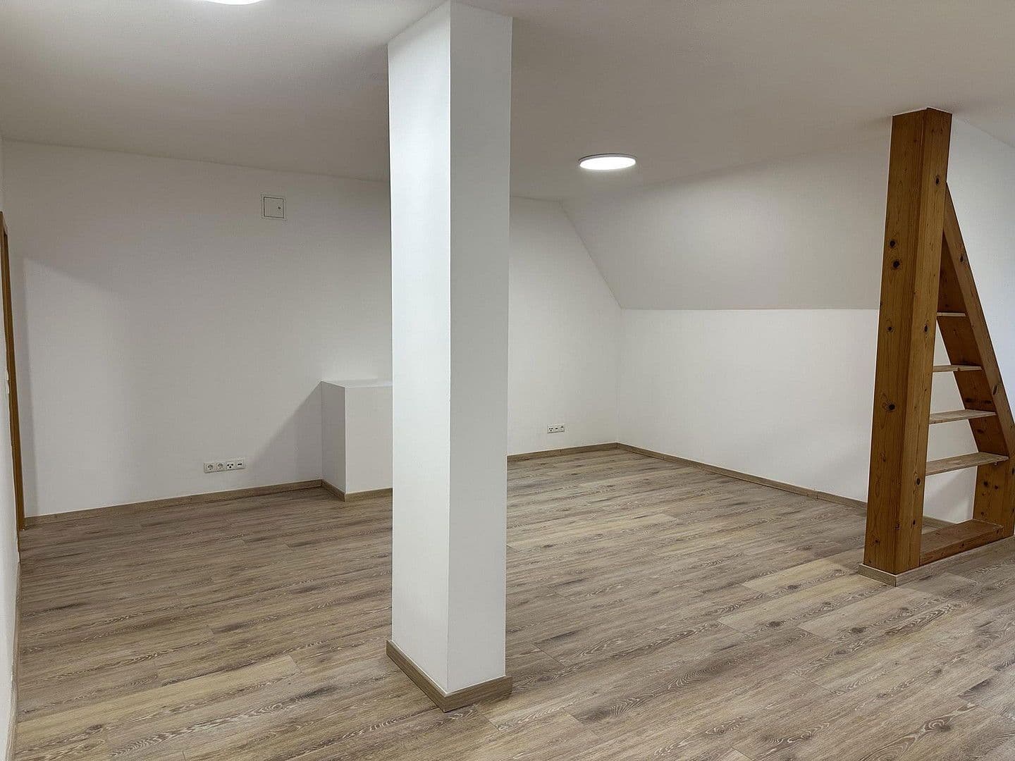 Pronájem bytu 3+1 94 m², Badstr. 131, Egloffstein, Bavorsko Pronájem bytu 3+1 94 m², Badstr. 131, Egloffstein, Bavorsko