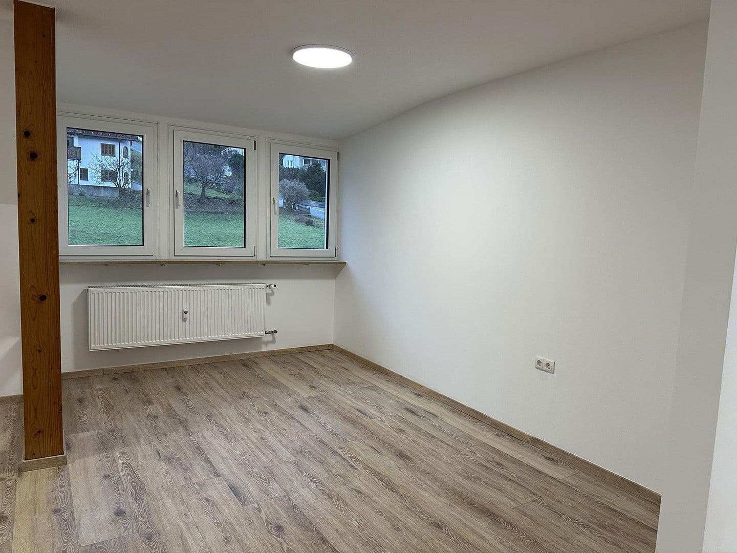 Pronájem bytu 3+1 94 m², Badstr. 131, Egloffstein, Bavorsko Pronájem bytu 3+1 94 m², Badstr. 131, Egloffstein, Bavorsko