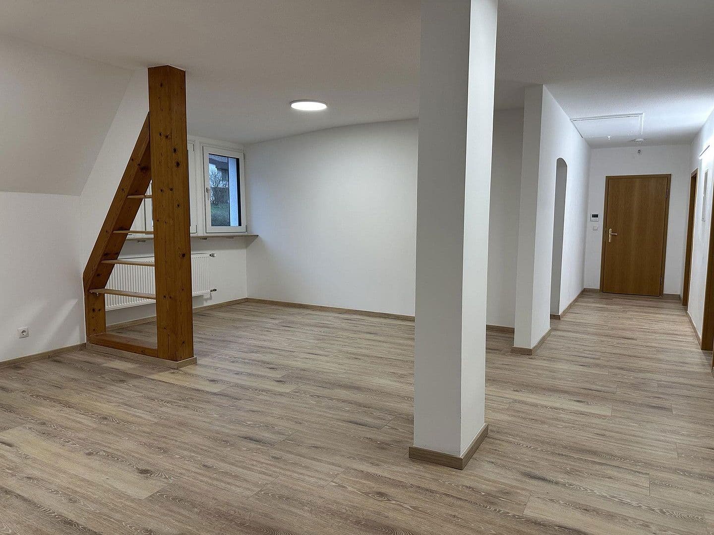 Pronájem bytu 3+1 94 m², Badstr. 131, Egloffstein, Bavorsko Pronájem bytu 3+1 94 m², Badstr. 131, Egloffstein, Bavorsko