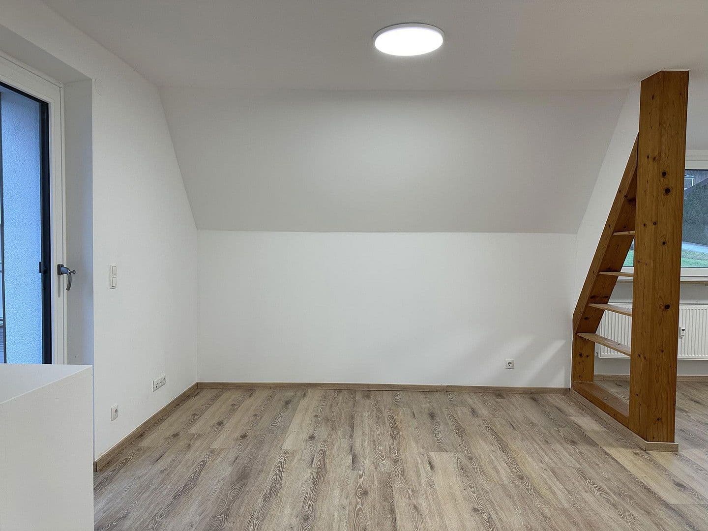 Pronájem bytu 3+1 94 m², Badstr. 131, Egloffstein, Bavorsko Pronájem bytu 3+1 94 m², Badstr. 131, Egloffstein, Bavorsko