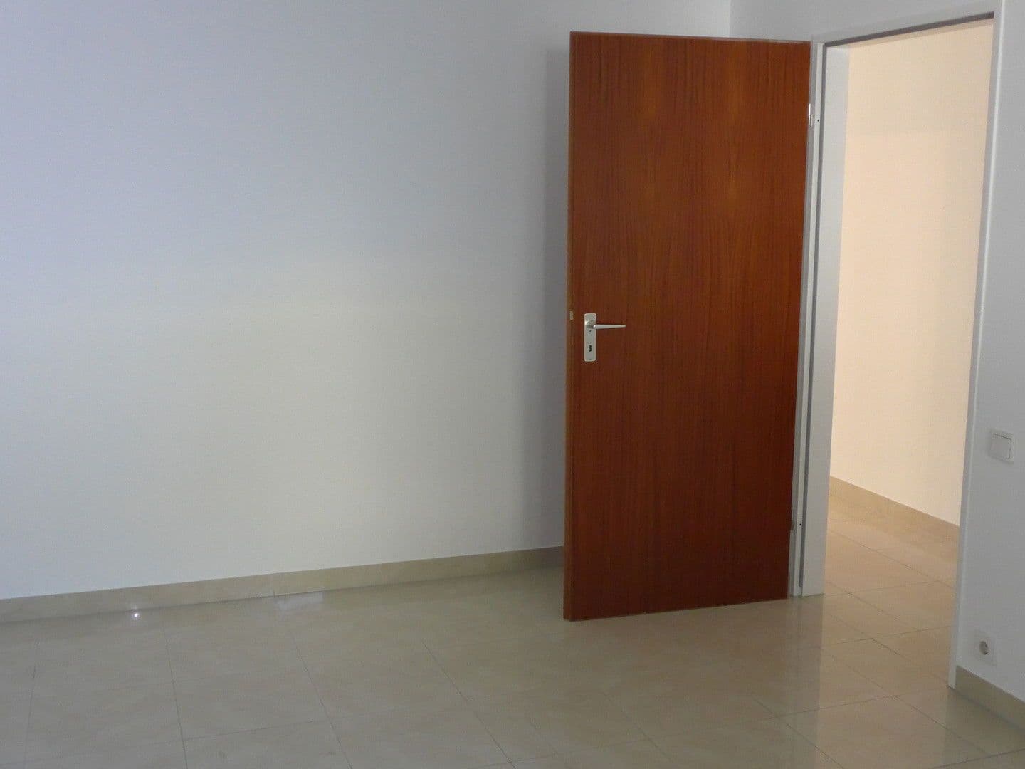 Pronájem bytu 2+1 60 m², Düsseldorf, Severní Porýní-Vestfálsko Pronájem bytu 2+1 60 m², Düsseldorf, Severní Porýní-Vestfálsko