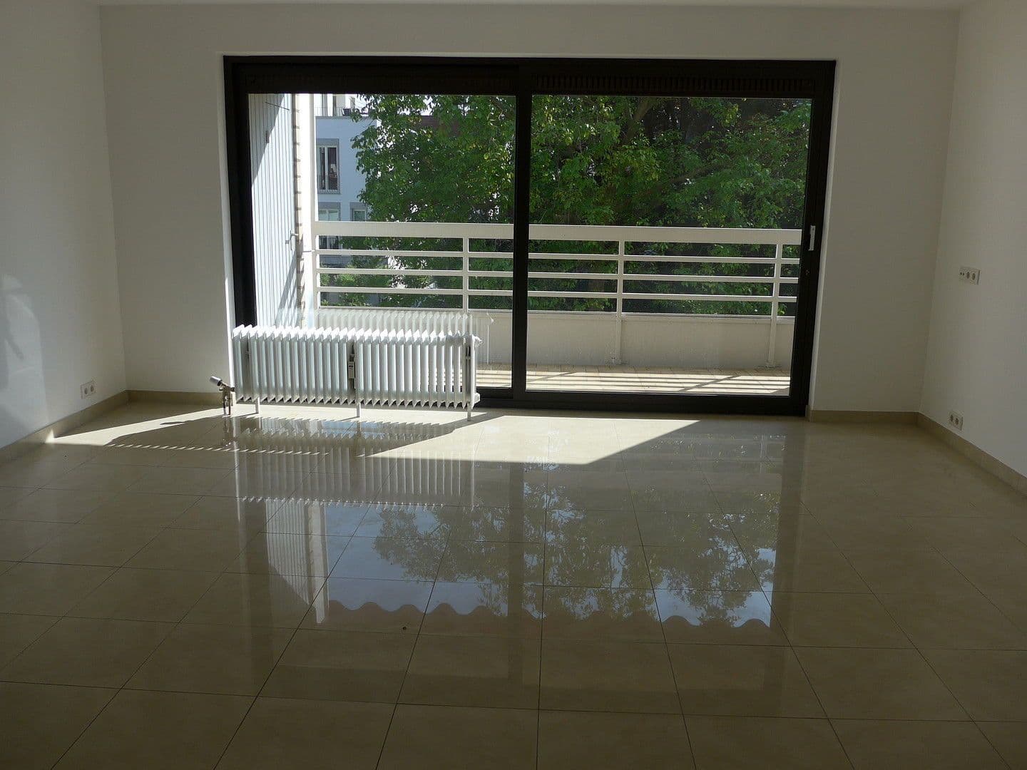 Pronájem bytu 2+1 60 m², Düsseldorf, Severní Porýní-Vestfálsko Pronájem bytu 2+1 60 m², Düsseldorf, Severní Porýní-Vestfálsko