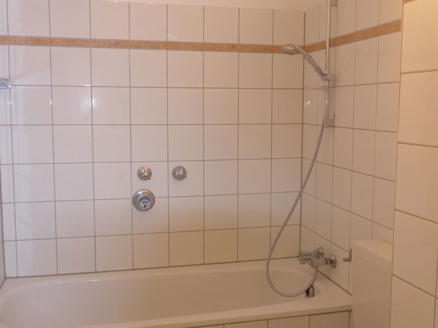 Pronájem bytu 2+1 60 m², Düsseldorf, Severní Porýní-Vestfálsko Pronájem bytu 2+1 60 m², Düsseldorf, Severní Porýní-Vestfálsko